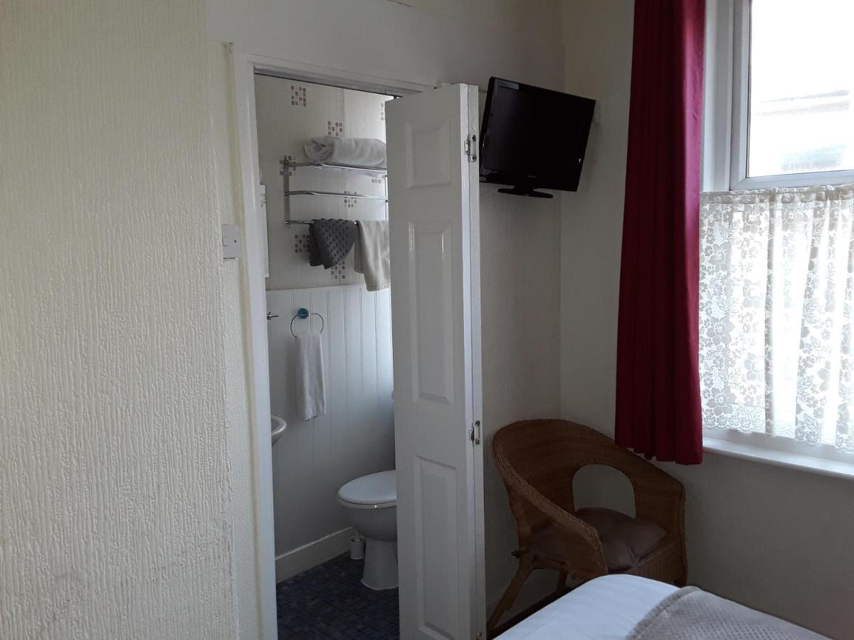 Twin Room with Shared Bathroom,1259420014:JPEG