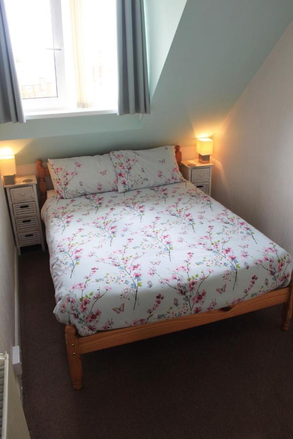 Small Budget Double Room,970846639:JPEG