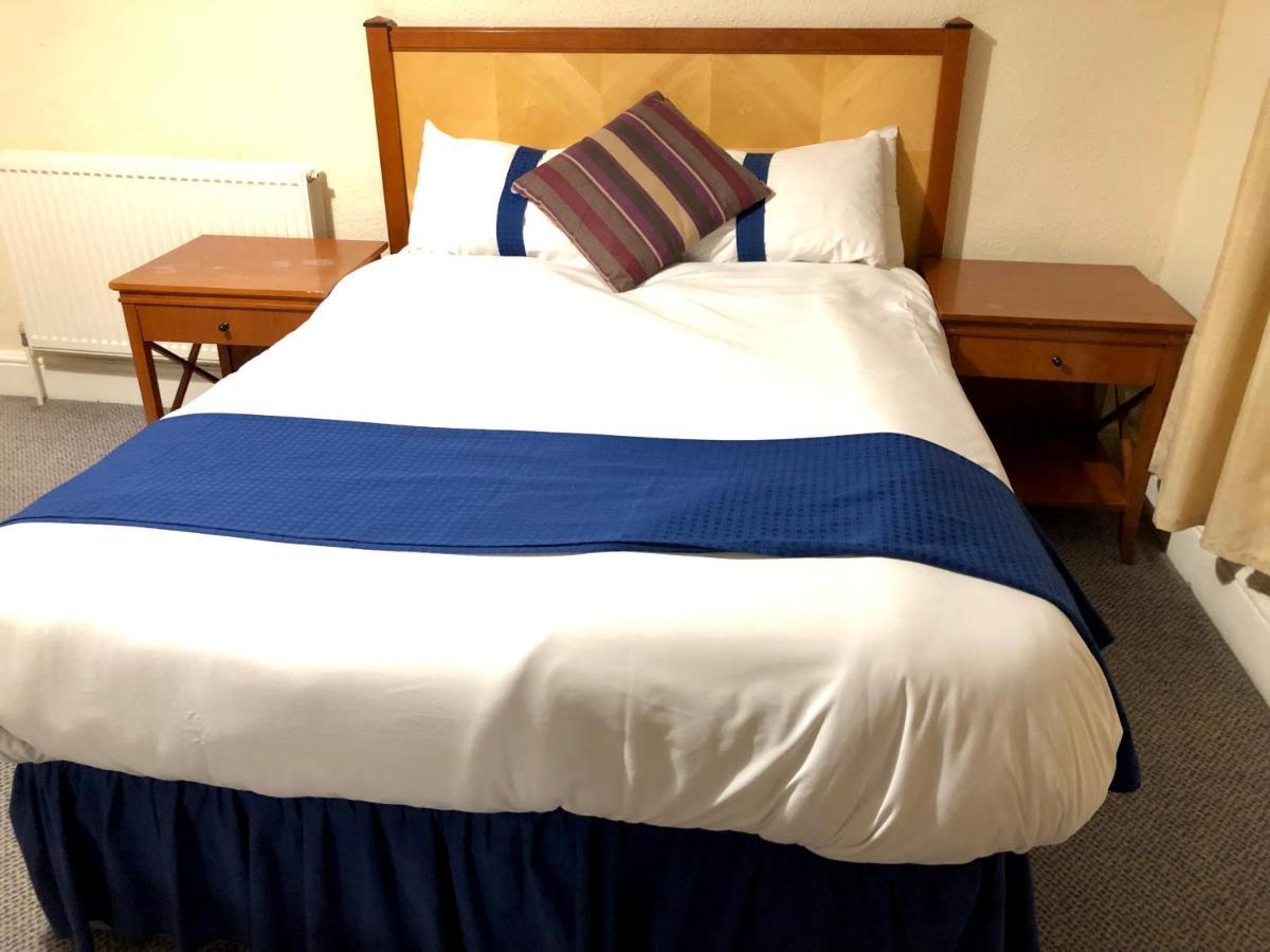Single Room with Shared Bathroom
