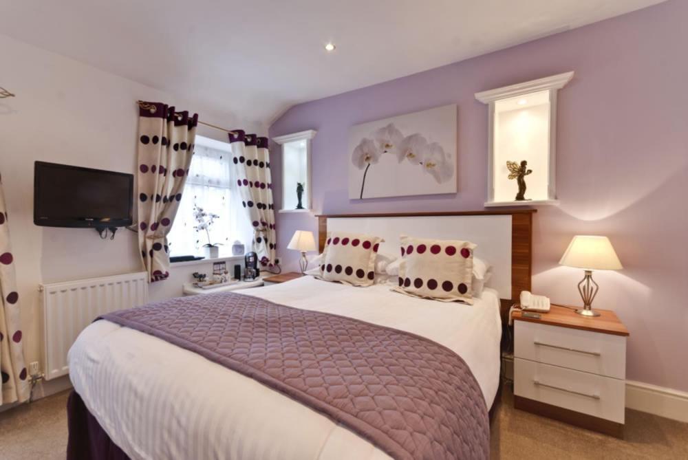 Rear Family Room,973908550:JPEG