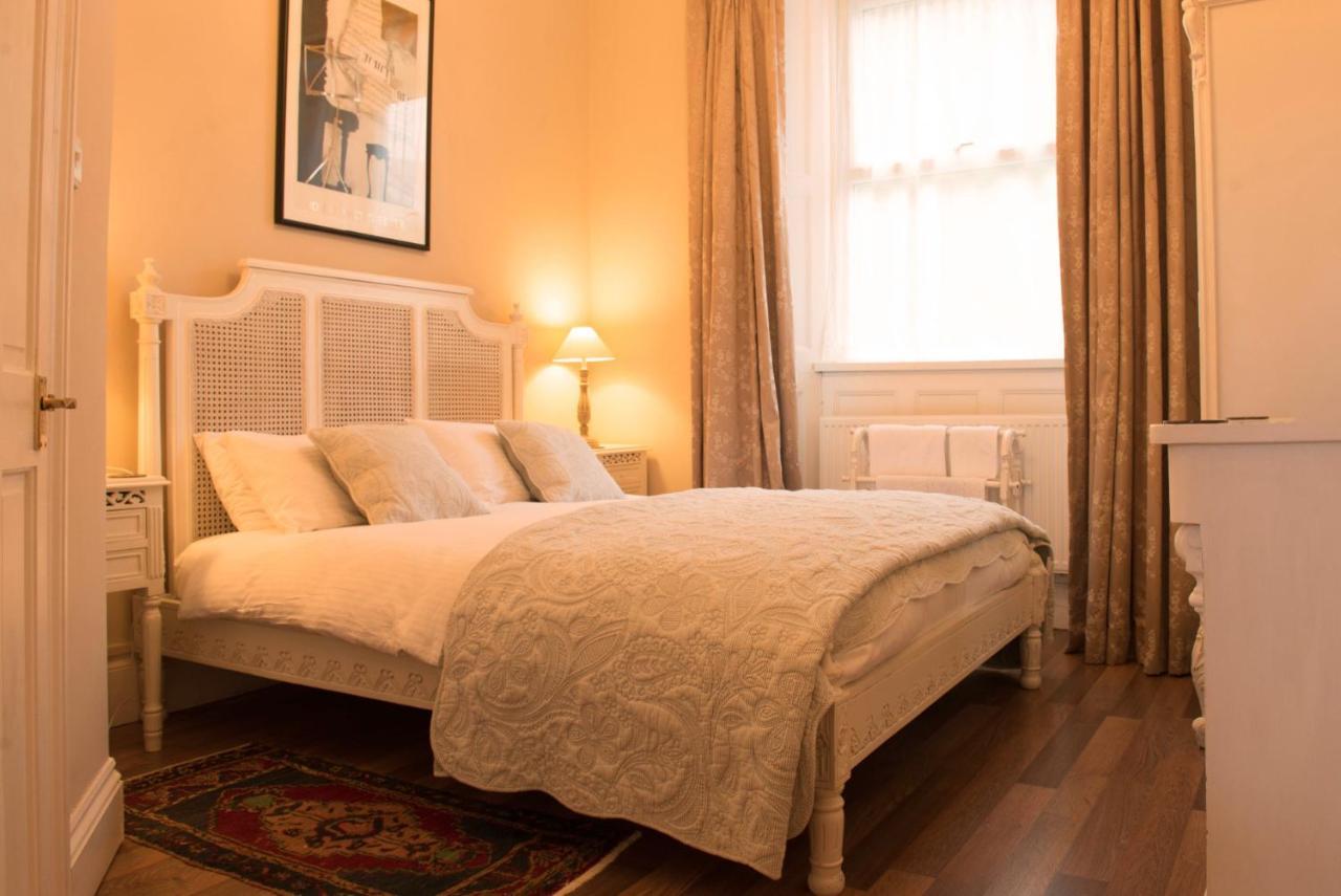 Suite,975056485:JPEG