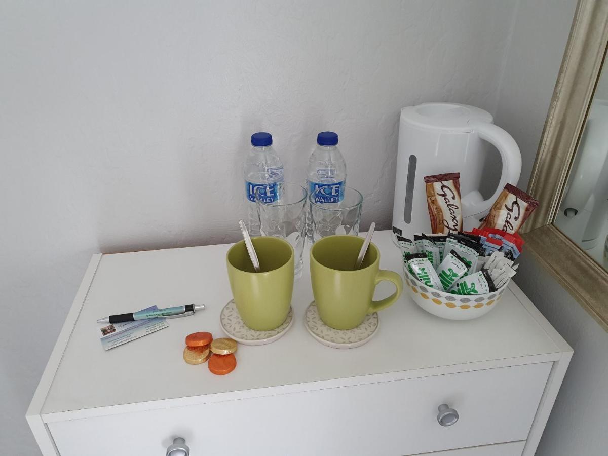 Small Double Room,982001914:JPEG