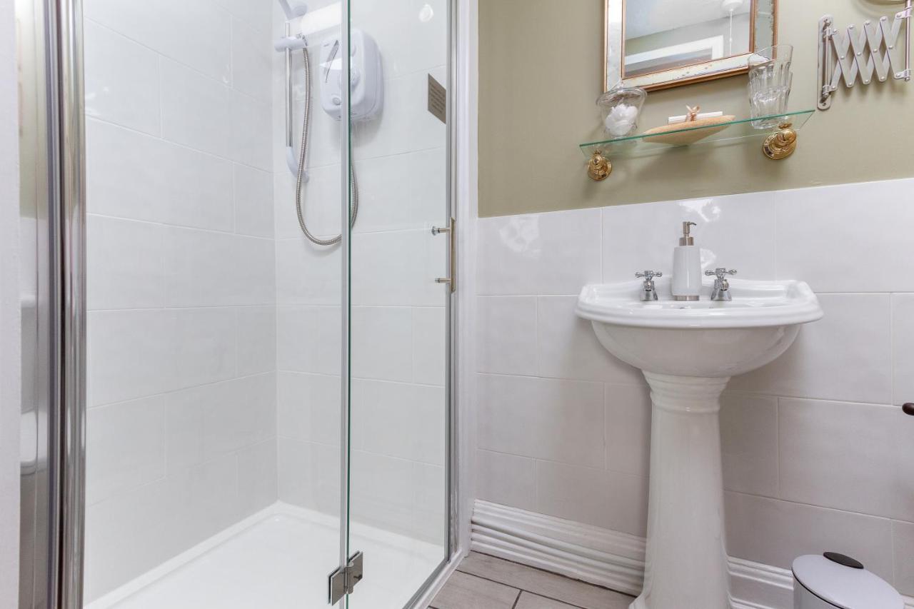 Deluxe Double Room with Shower