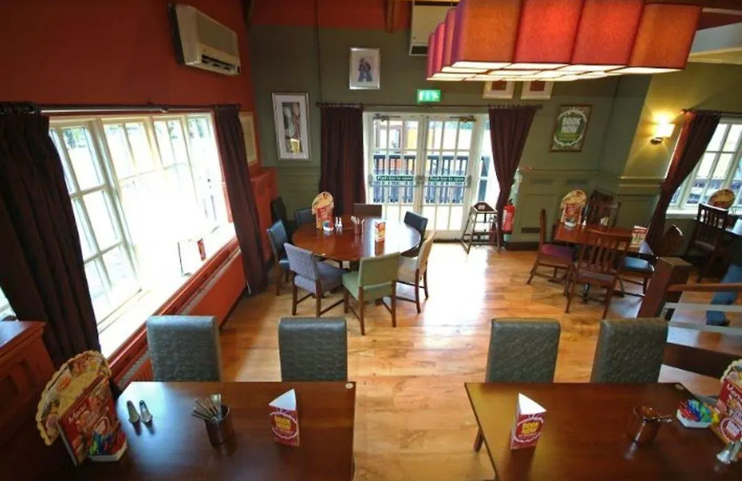 Premier Inn Nottingham South-1