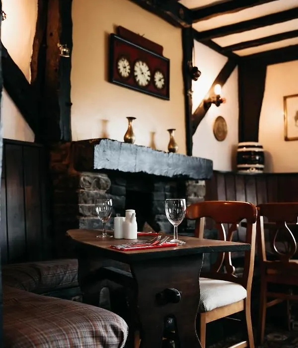 Three Horseshoes Inn-1