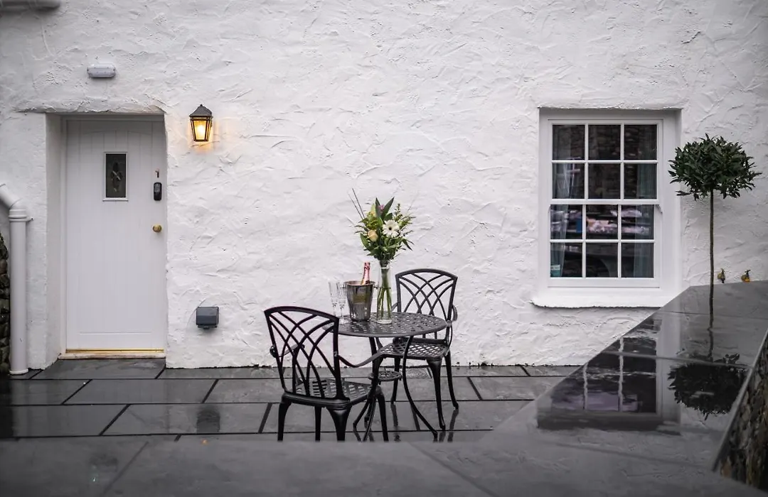The White House - Off-Site Health Club & Spa 2 Minute Walk Away-1