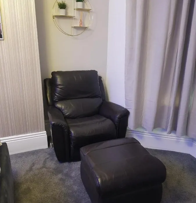 Highfields Living - All Rooms Ensuite- Free Wifi- Free Local Parking-1