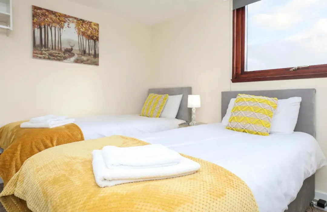 Modern Guest House - Central Inverness - Complimentary Snacks - Free Parking-1