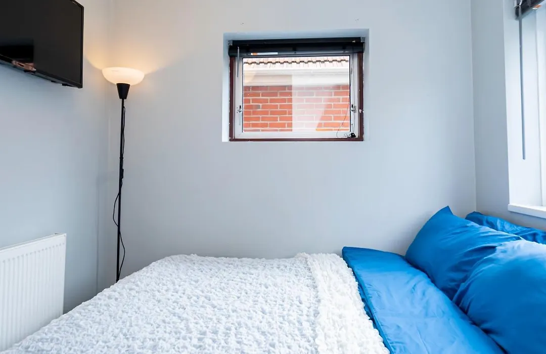 Shirley House: City Centre Self-Catering with Smart Access-1