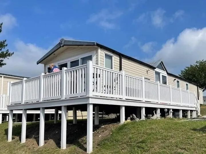Sea Breeze Cabin-1