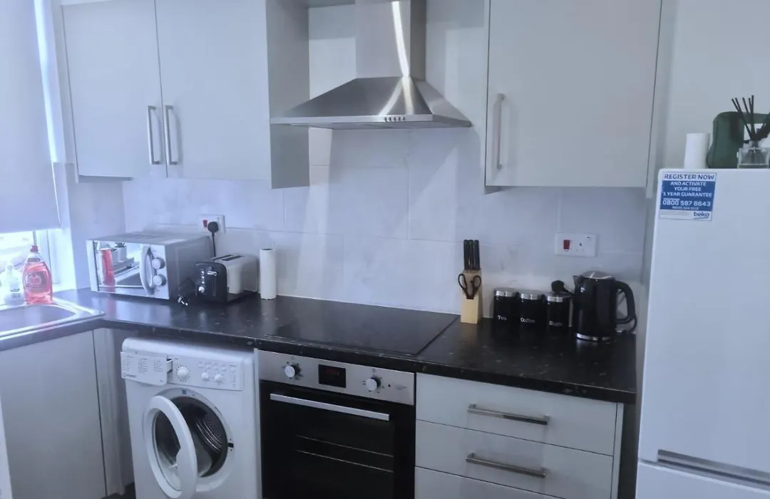 Attractive 2 Bed Apartments Free Wi-Fi And Parking-1