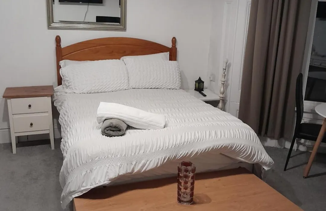 Large Room Near Singleton Hospital Ensuite R6-1