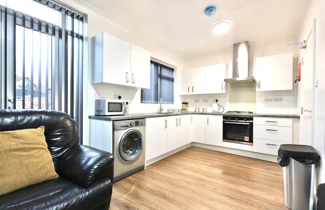 Spacious 5Br House Sleeps 10-1