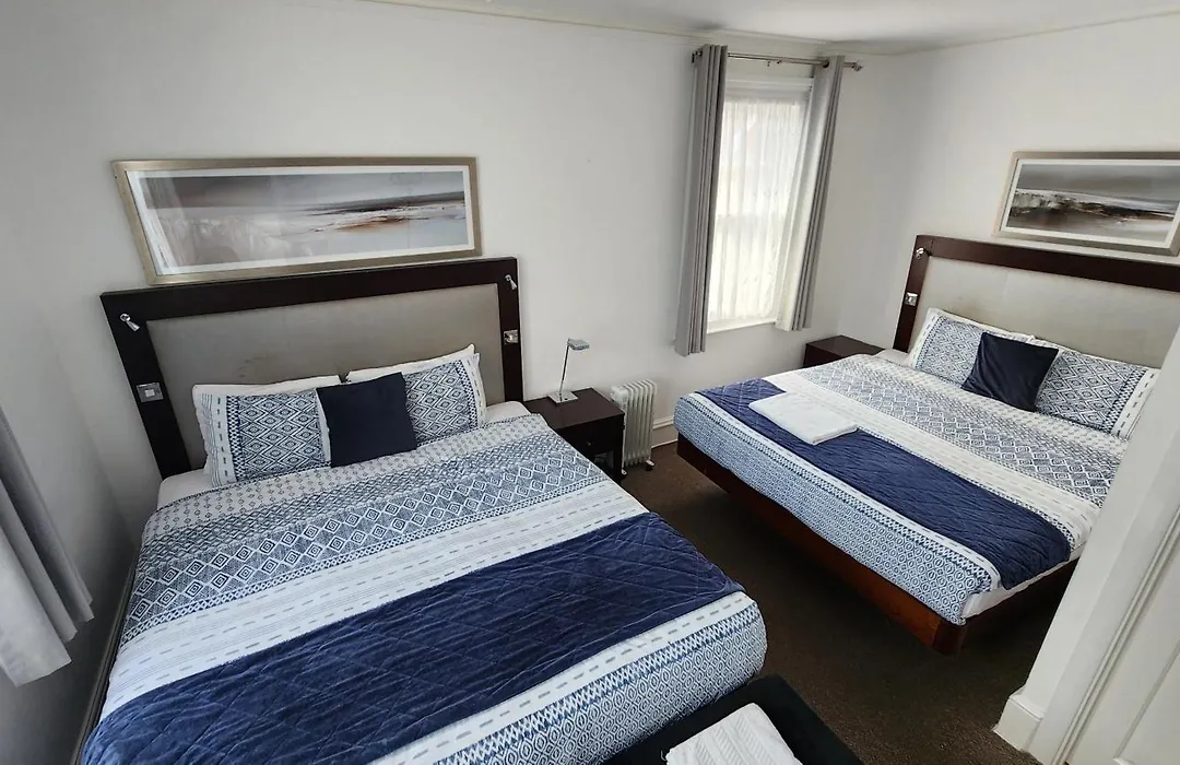 Gatwick Castle B&B-1