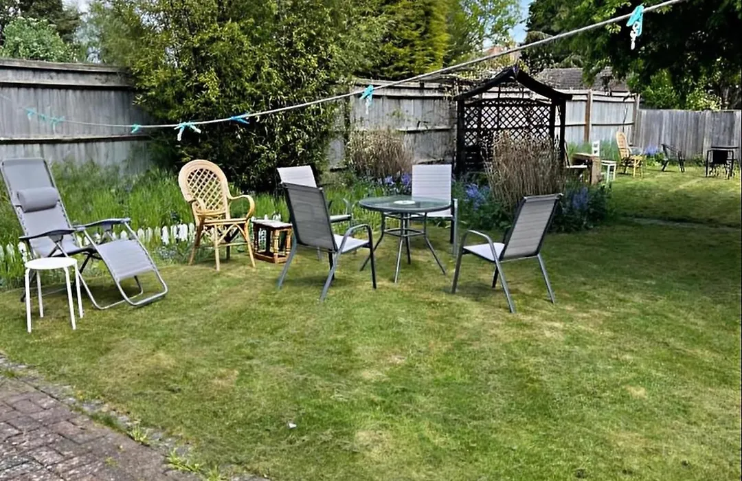 Hollybush Guest House-1