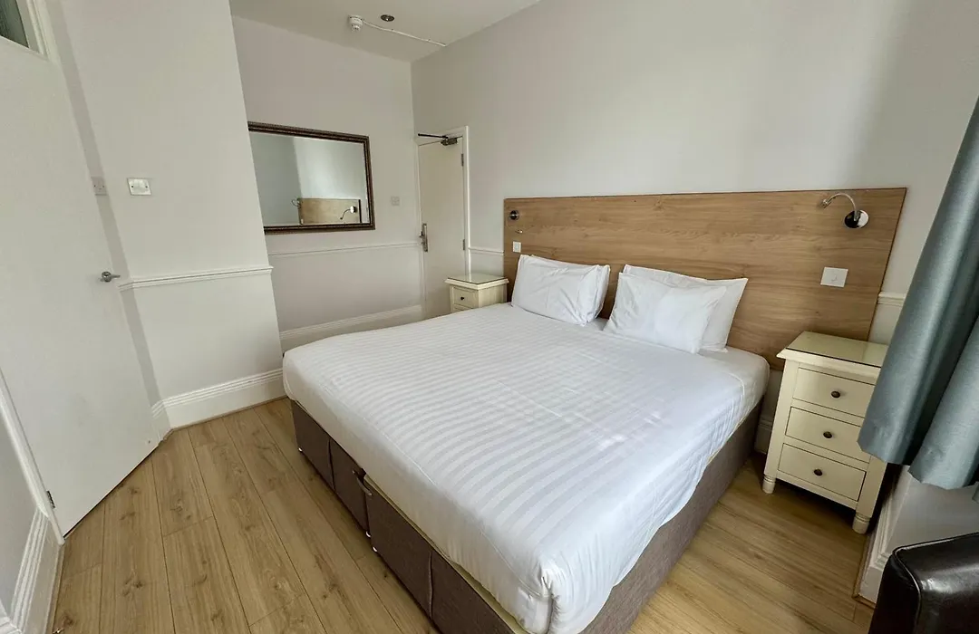 Brentwood Hotel & Apartments-1