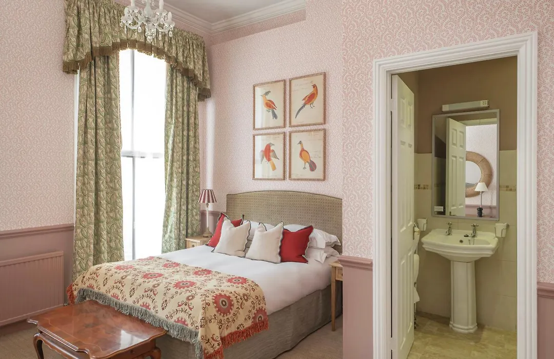 Royal Hotel-1