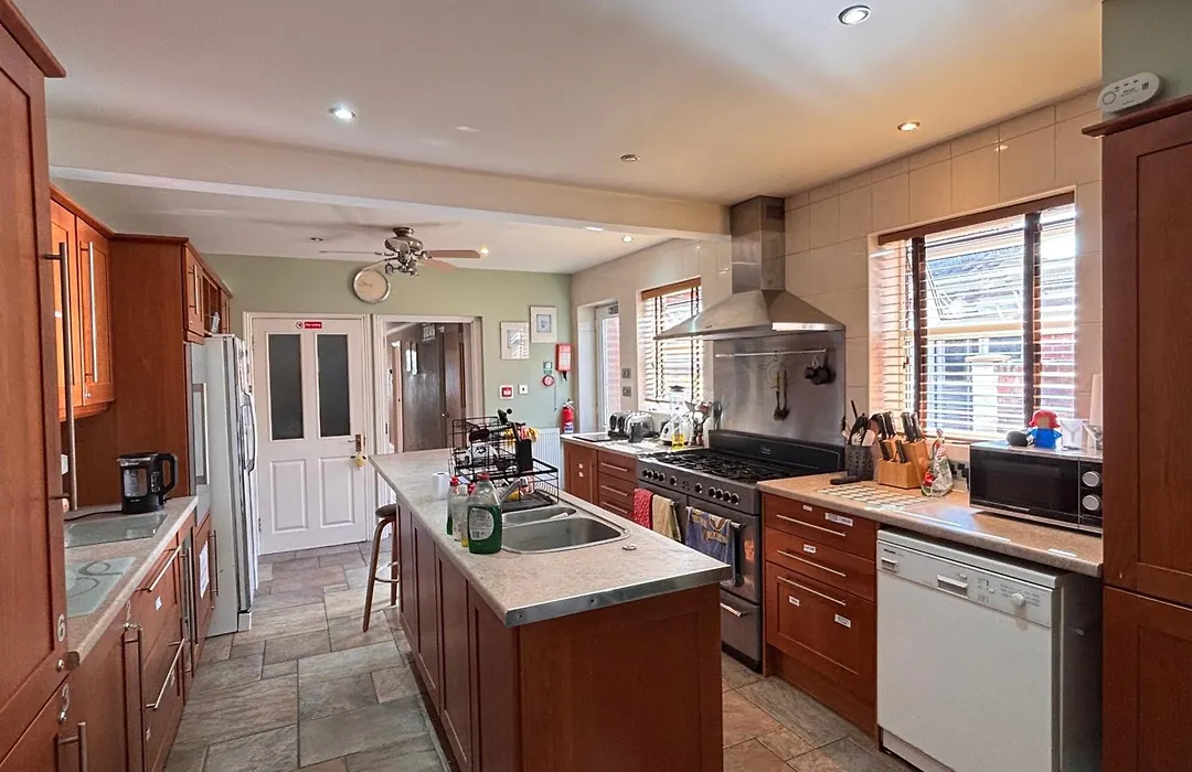 The Mayfair Guest House Self Catering-1