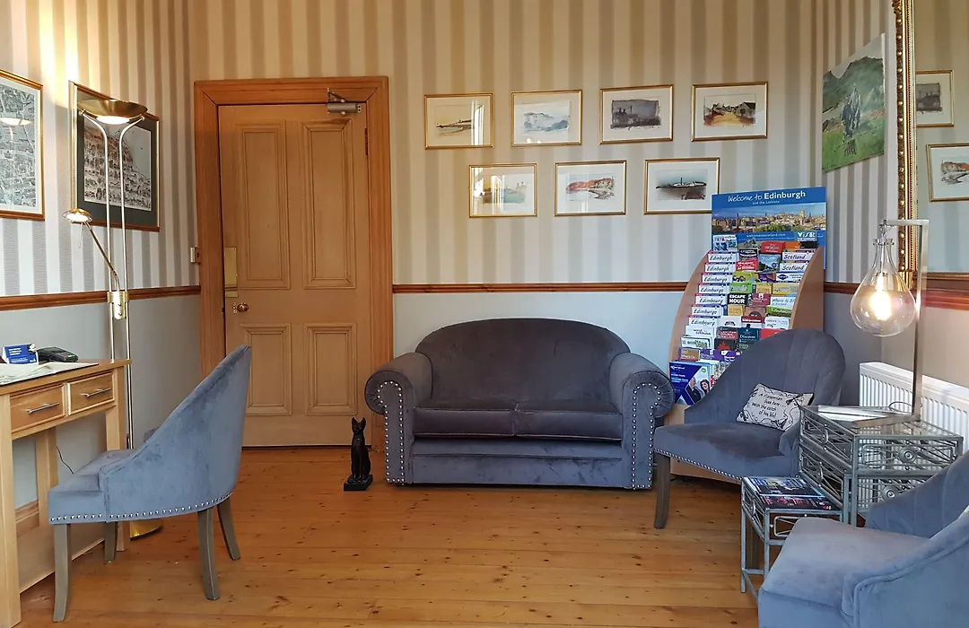 Lauderville Guest House-1
