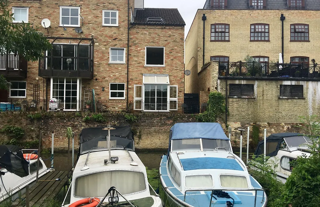4Br 4 Bathroom Cottage Parking Garden Near St Neots-1