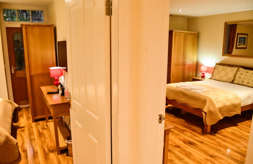 Edinburgh City Suites-1