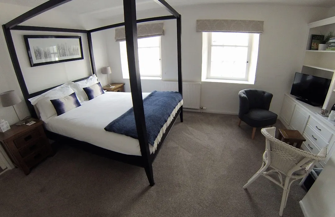 Ty Helyg Guest House-1