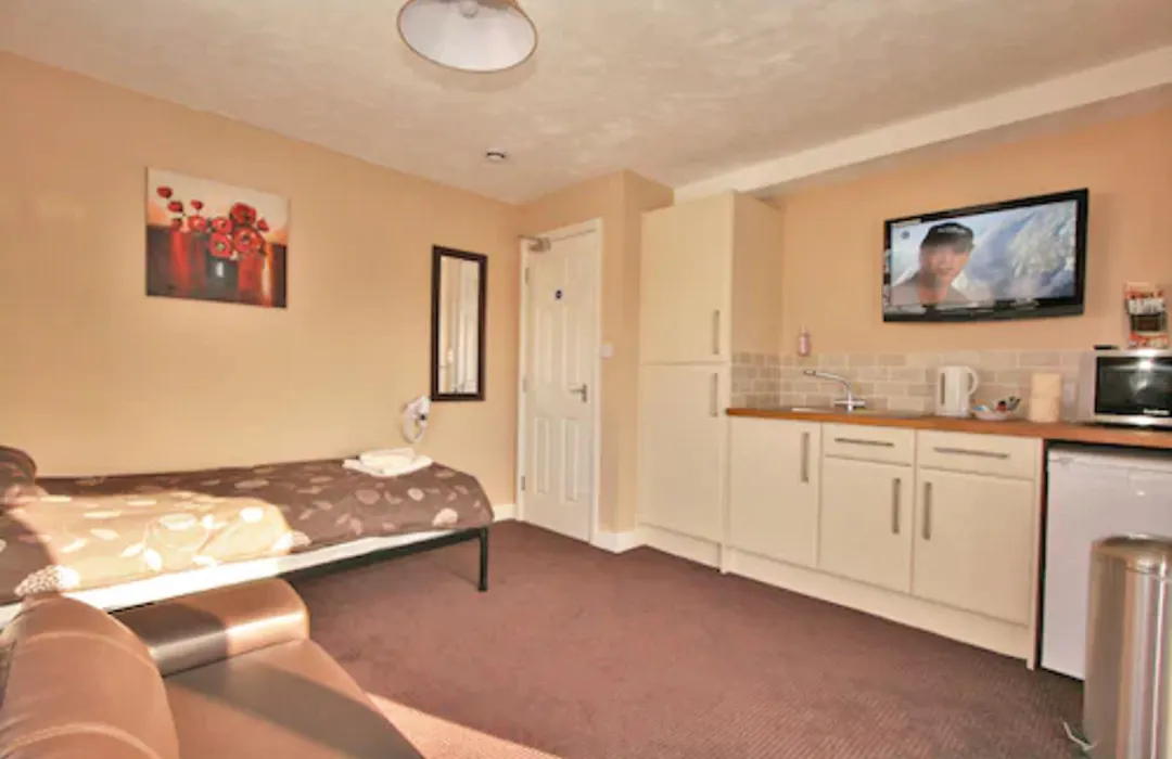 Central Studios Gloucester Road By Roomsbooked - Free Parking-1