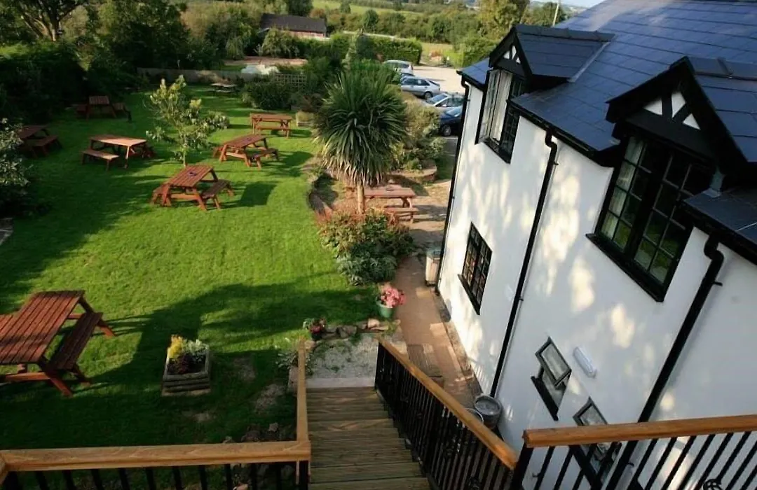 The Oak Inn Staplow-1