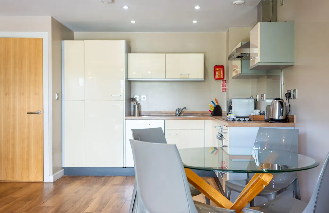 Roomzzz Leeds Headingley-1