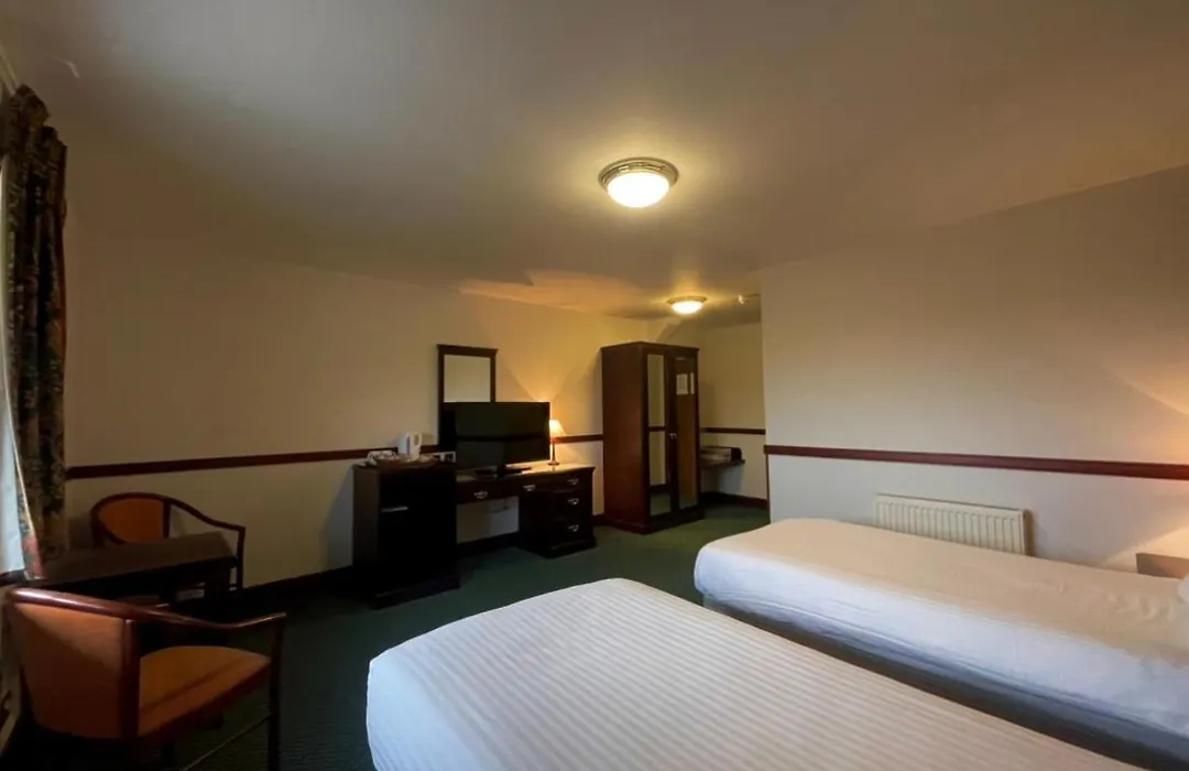 The Weigh Inn Hotel & Lodges-1