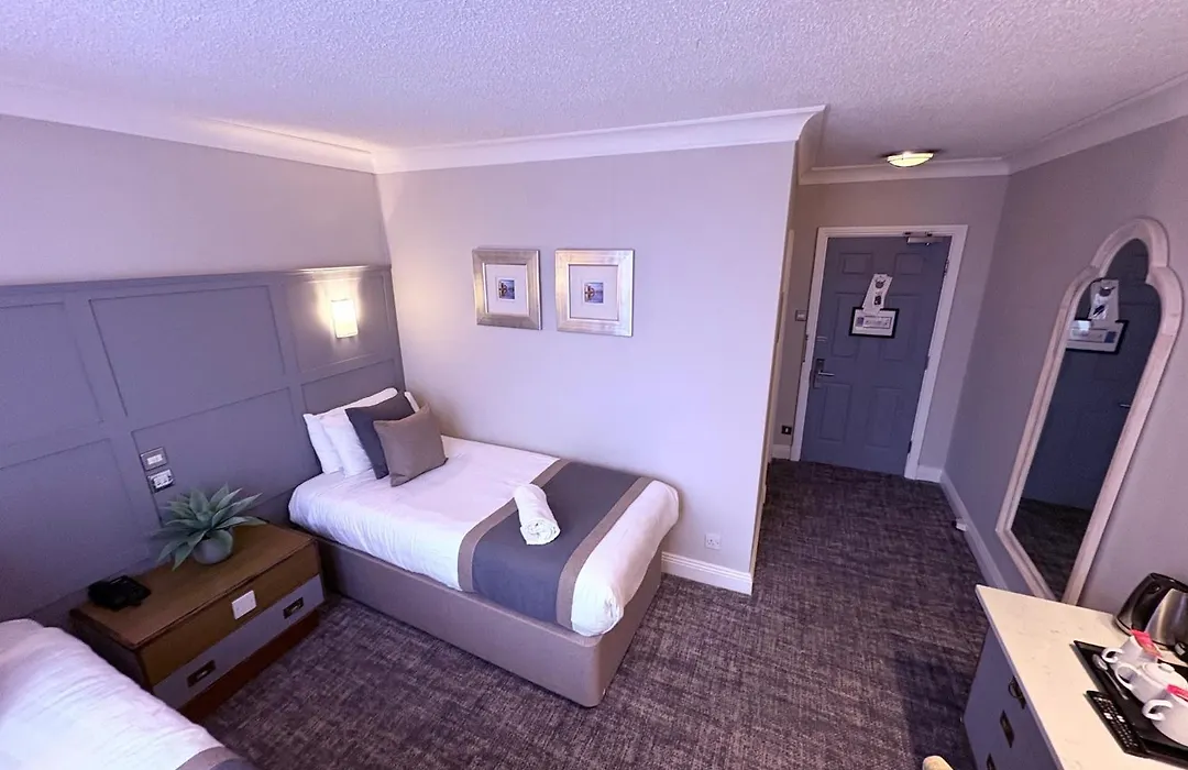 Caledonian Hotel-1