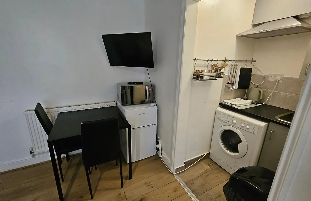 Lovely Studio Flat-1