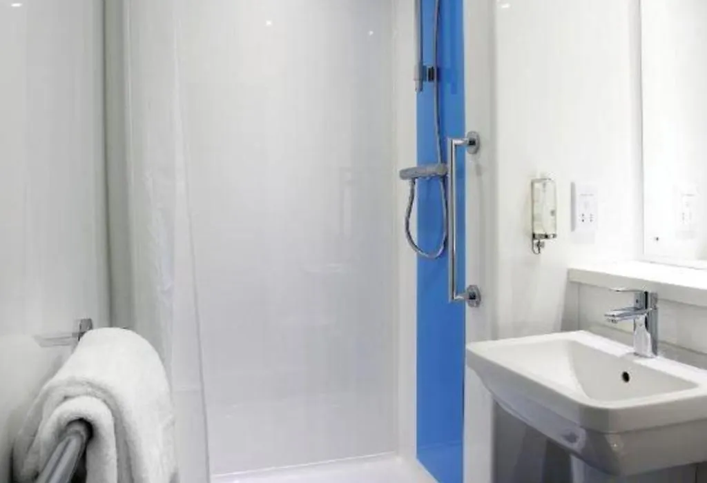 Travelodge Glasgow Airport-1