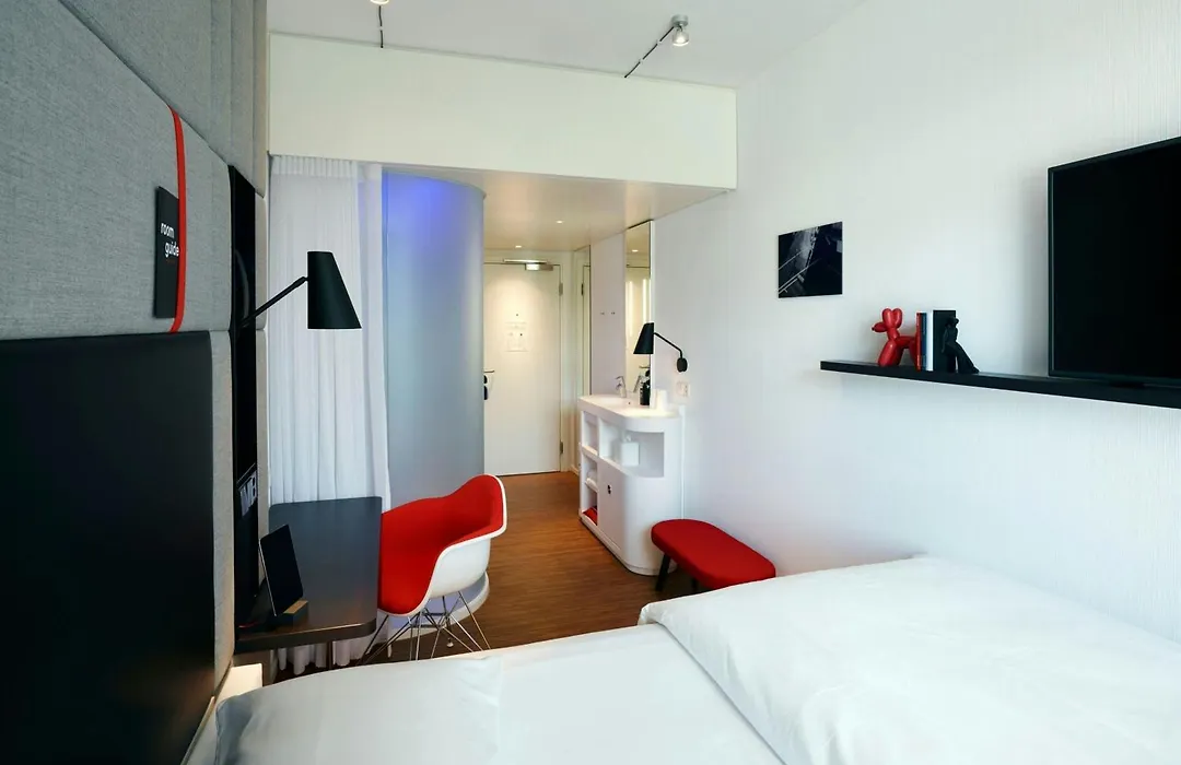 Citizenm London Victoria Station-1