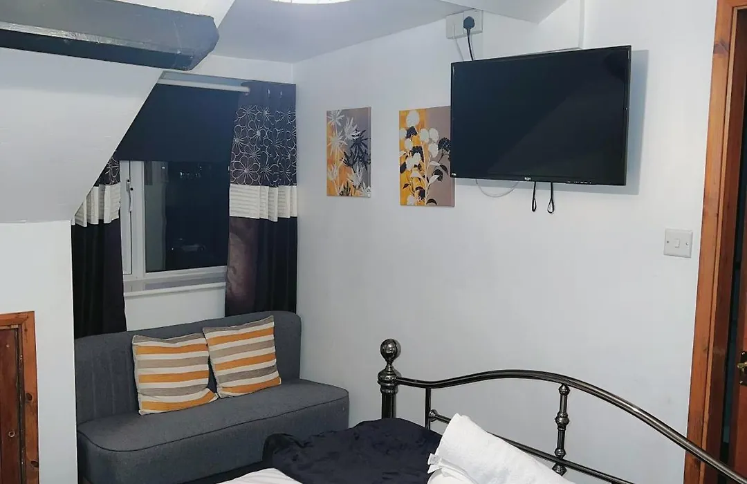 Ellies Guest House-1