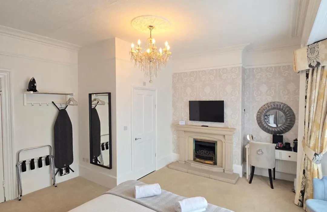 Beaufort Lodge - Central Location & Free Parking-1