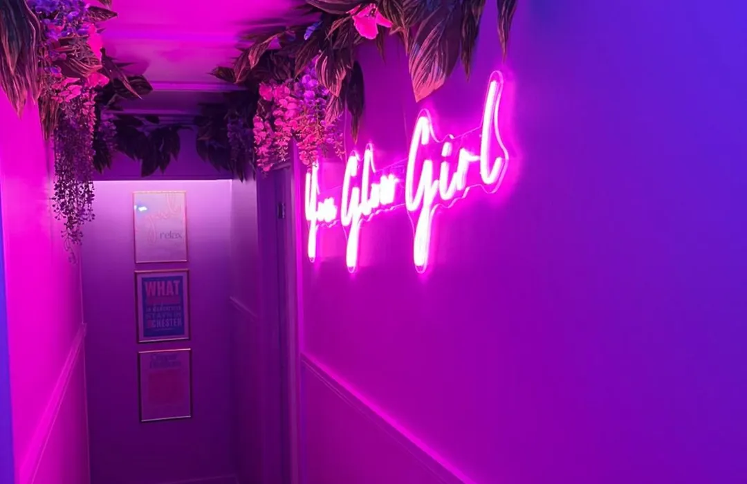 Manchester'S Only Private Party Suite For 12 With Makeup Room-1