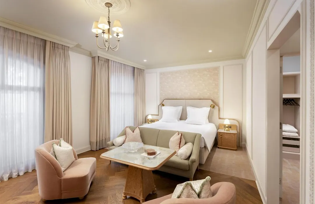 The Waldorf Hilton-1