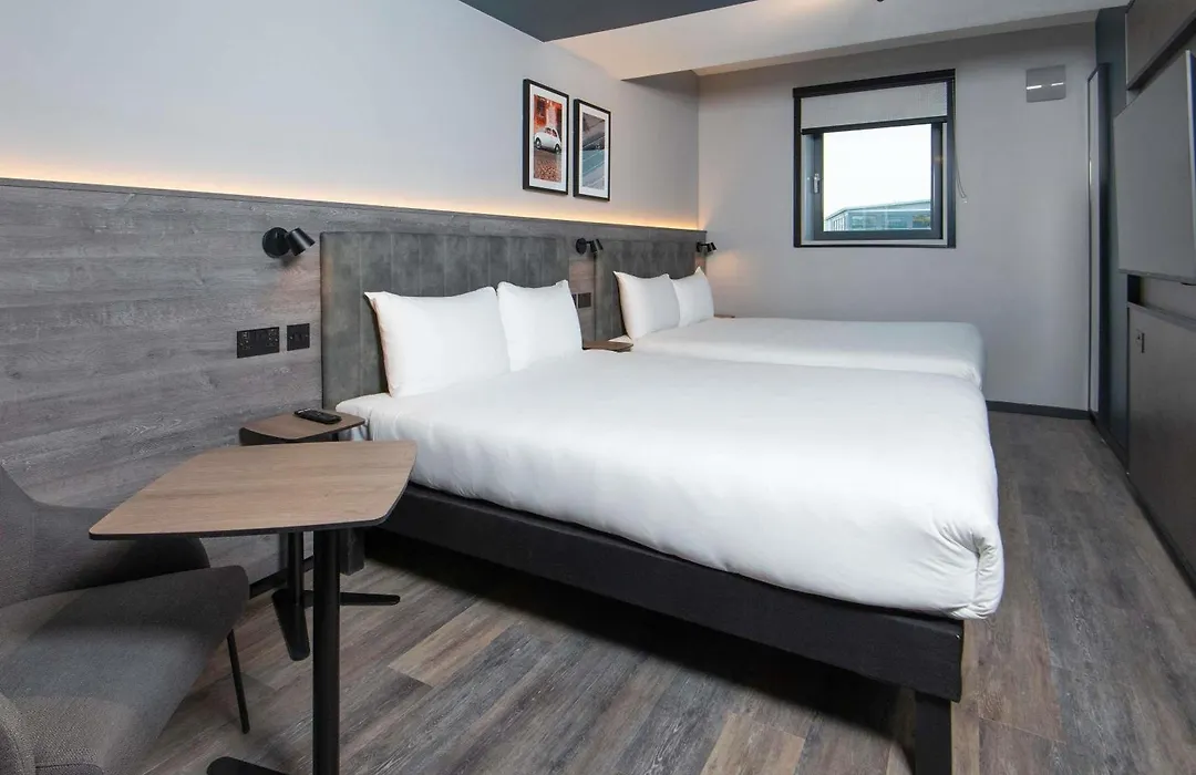 Ibis Styles London Gatwick Airport-1