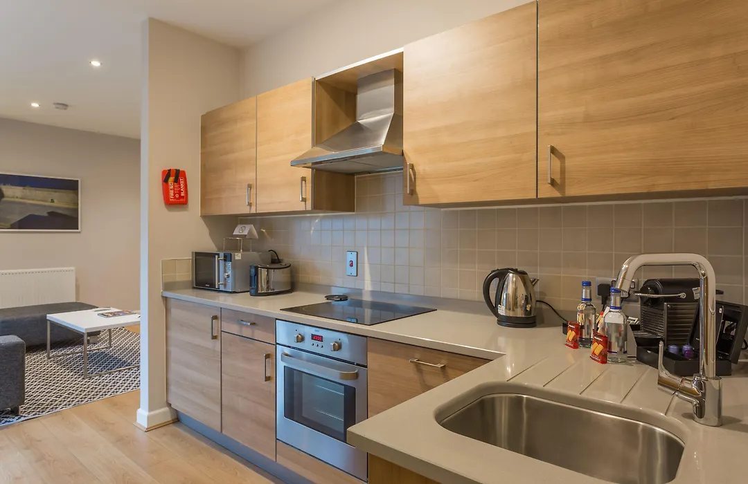 Premier Suites Plus Glasgow-1