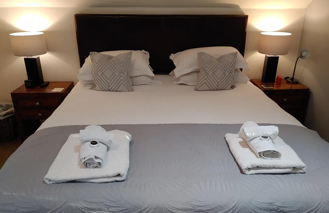 The Bath House Boutique B&B - In-Room Breakfast - Free Parking-1