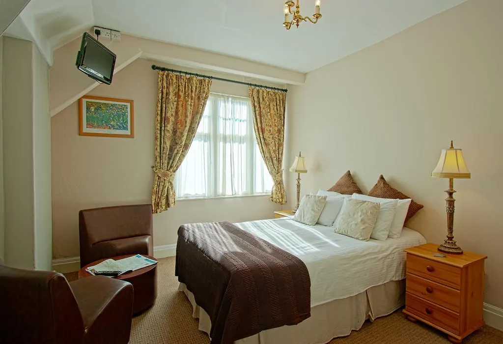 Monties Guest House - Adults Only-1