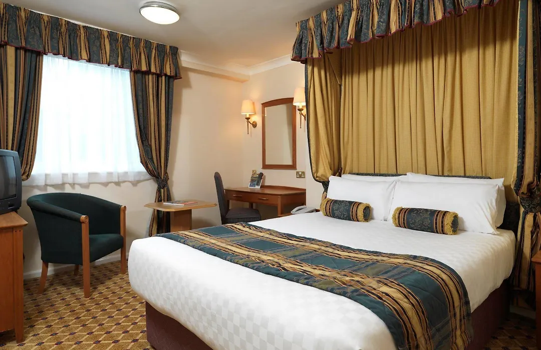 The Royal Angus Hotel-1