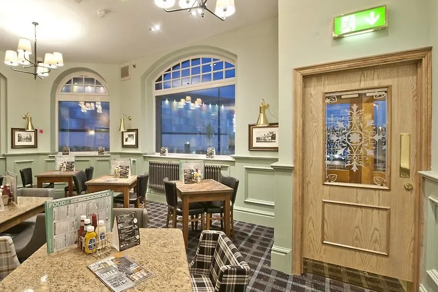 The Queen Hotel Wetherspoon-1