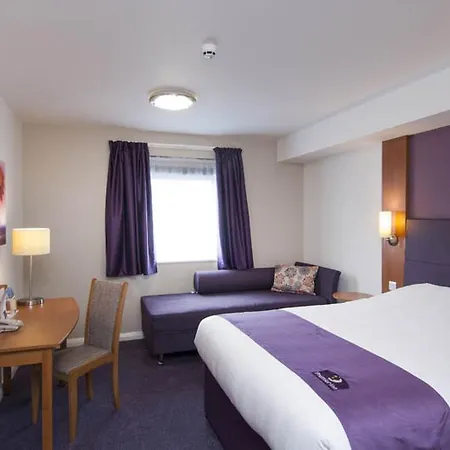 Premier Inn Edinburgh Central-2