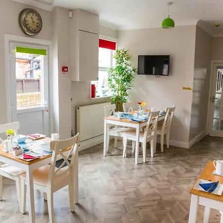 Kingsway Guesthouse - A Selection Of Single, Double And Family Rooms In A Central Location-3