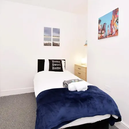 Townhouse @ Hanley Road Stoke-3