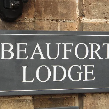 Beaufort Lodge - Central Location & Free Parking-2
