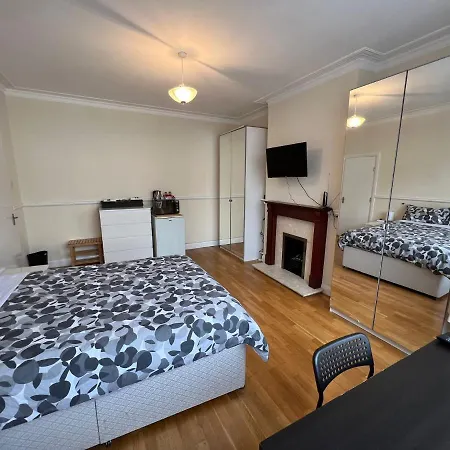 Gladstone Lodge-3