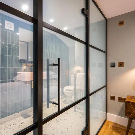 The White House - Off-Site Health Club & Spa 2 Minute Walk Away-2